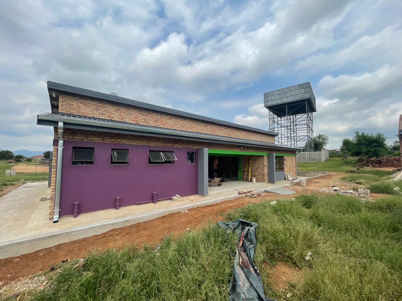 Side view and water tank installation